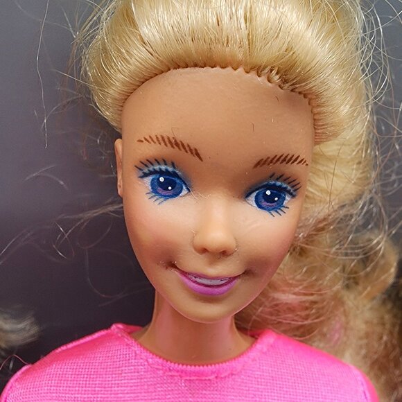 Vintage Mattel Barbie Doll Lot with 36 Clothing Pieces - Some Need Repair - Picture 6 of 16